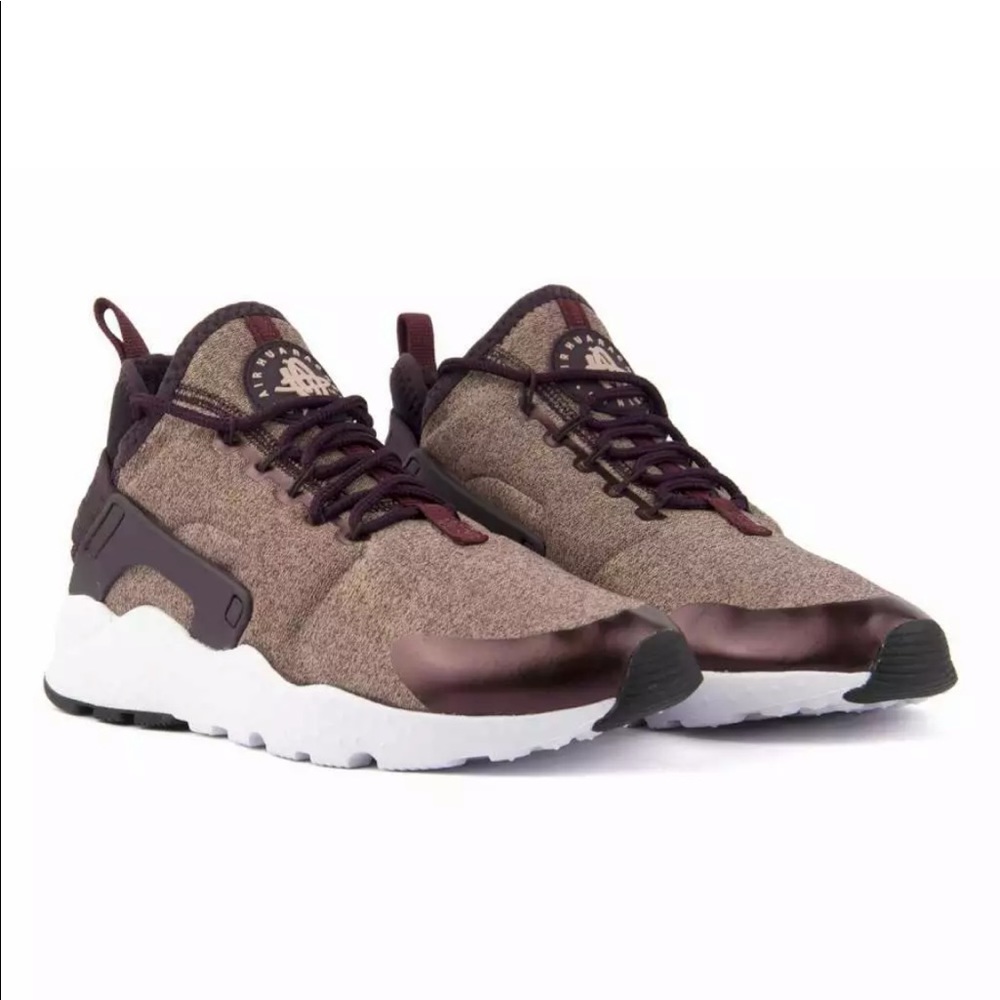 NIKE Air Huarache Run Ultra (LIKE NEW)